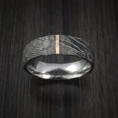 Custom Damascus Steel Men’s Ring with Rock Hammer Finish & Vertical 14K Rose Gold Inlay